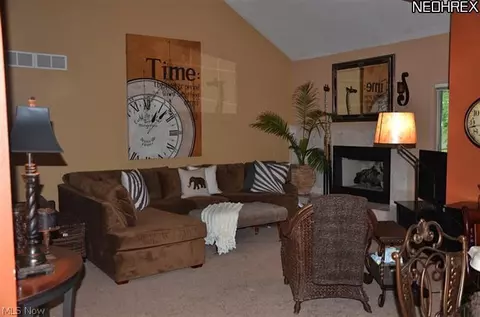 970 Shields Rd, Youngstown, OH 44511 photo 2