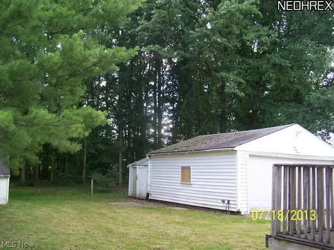 597 Eldon Dr NW, Warren, OH 44483 photo 2