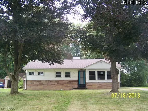 597 Eldon Dr NW, Warren, OH 44483 photo 1