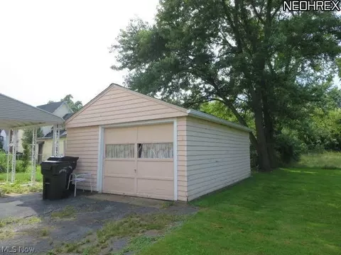 110 Franklin Ave, Elyria, OH 44035 photo 3