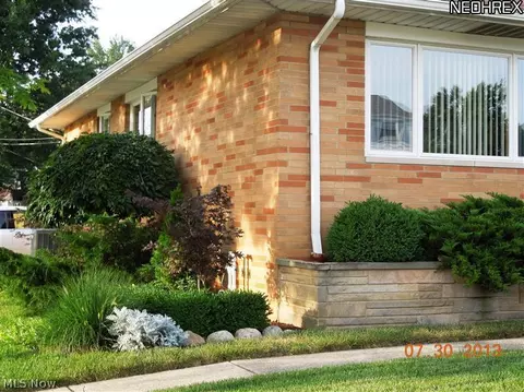 30835 Harrison Rd, Wickliffe, OH 44092 photo 2