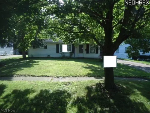328 White Oak Dr, Elyria, OH 44035 photo 1