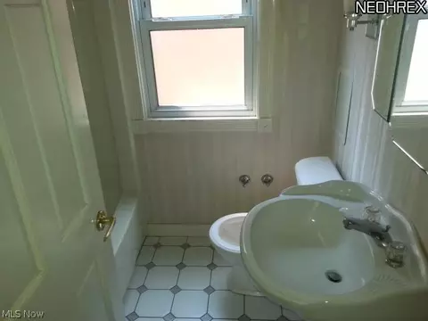 424 E 200th St, Euclid, OH 44119 photo 9