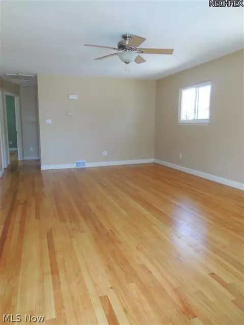 1860 Robindale St, Wickliffe, OH 44092 photo 5