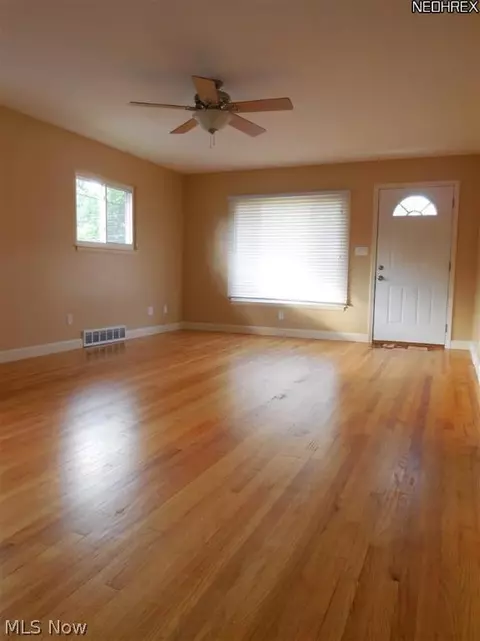 1860 Robindale St, Wickliffe, OH 44092 photo 4