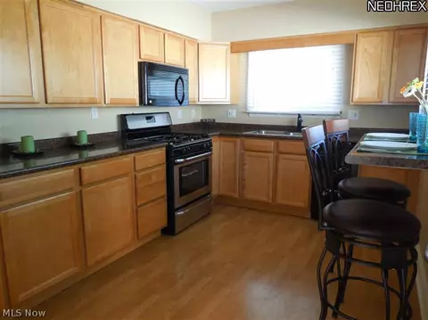 1860 Robindale St, Wickliffe, OH 44092 photo 3