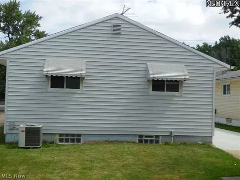 1860 Robindale St, Wickliffe, OH 44092 photo 13