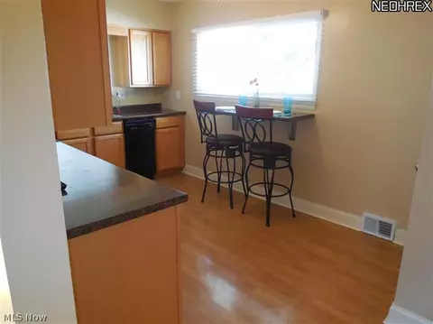 1860 Robindale St, Wickliffe, OH 44092 photo 2