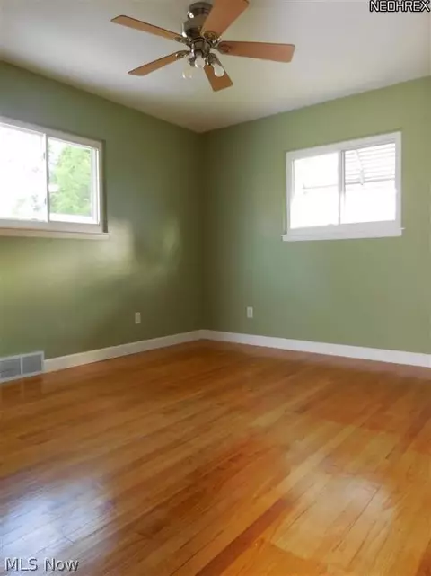1860 Robindale St, Wickliffe, OH 44092 photo 8