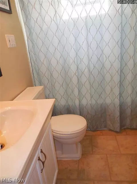 1860 Robindale St, Wickliffe, OH 44092 photo 9