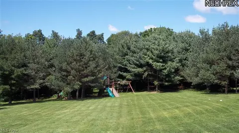 8033 Pinehurst Dr, Willoughby, OH 44094 photo 5