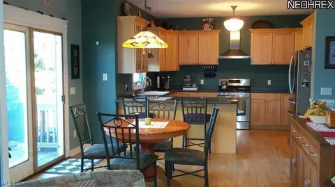 8033 Pinehurst Dr, Willoughby, OH 44094 photo 8
