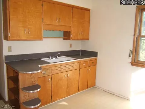 30100 Robert St, Wickliffe, OH 44092 photo 6