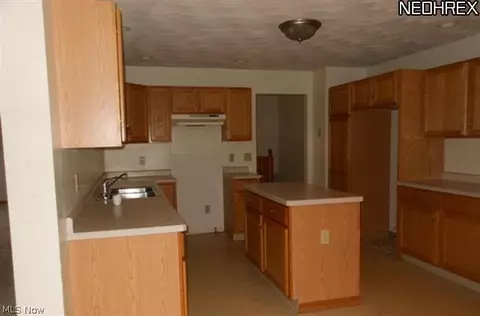 6884 Ruby Cts, Youngstown, OH 44515 photo 9