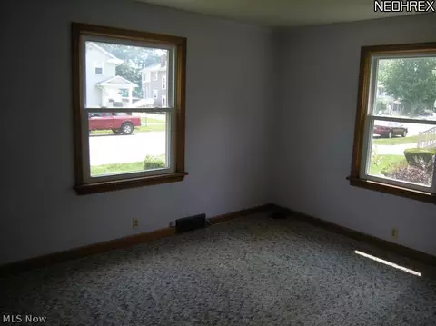 711 E 4th St, Dover, OH 44622 photo 7