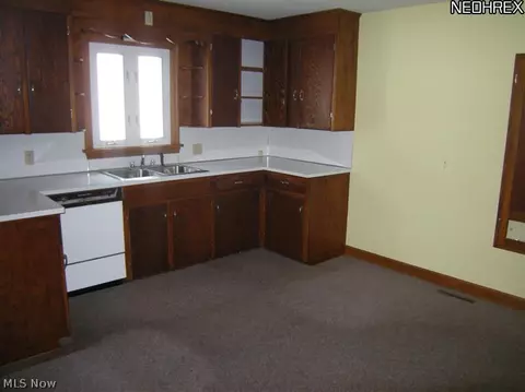 711 E 4th St, Dover, OH 44622 photo 5