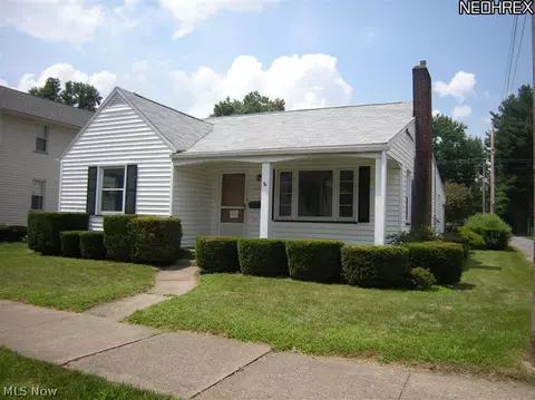 711 E 4th St, Dover, OH 44622 photo 1