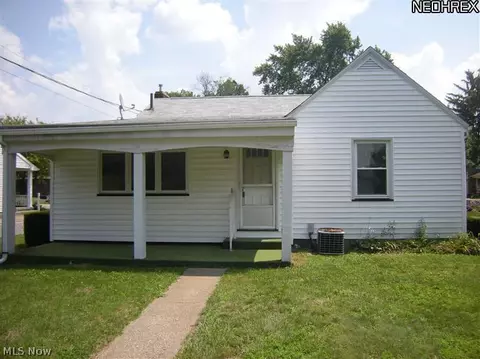 711 E 4th St, Dover, OH 44622 photo 2