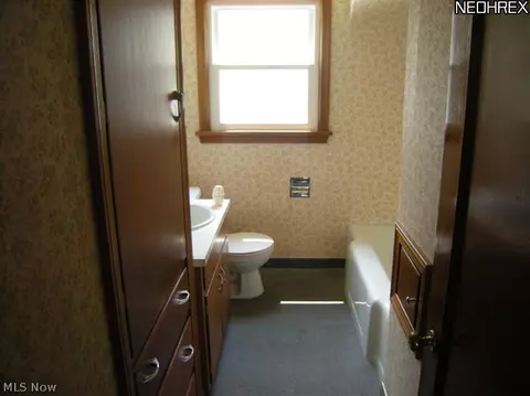 711 E 4th St, Dover, OH 44622 photo 8