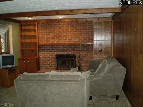 3941 Sylvia Ln, Youngstown, OH 44511 photo 2