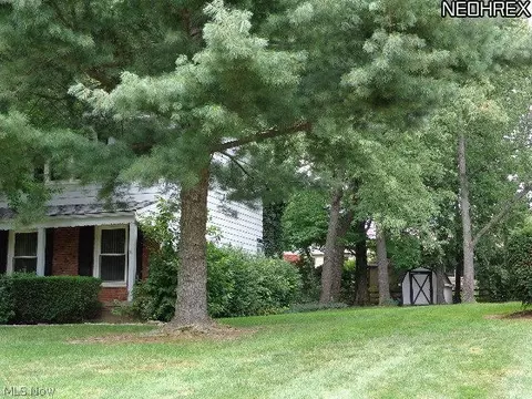 33155 Ledge Hill Dr, Solon, OH 44139 photo 4