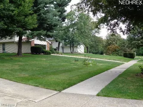 33155 Ledge Hill Dr, Solon, OH 44139 photo 2