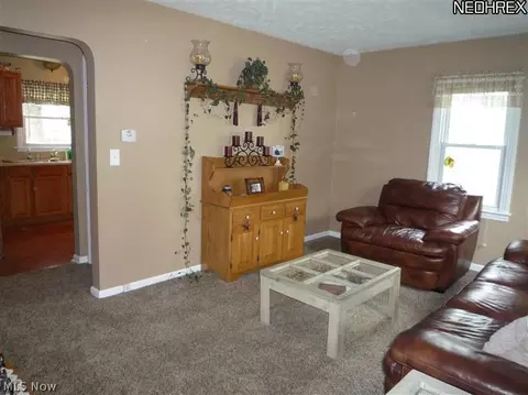 1614 Mapledale Rd, Wickliffe, OH 44092 photo 11