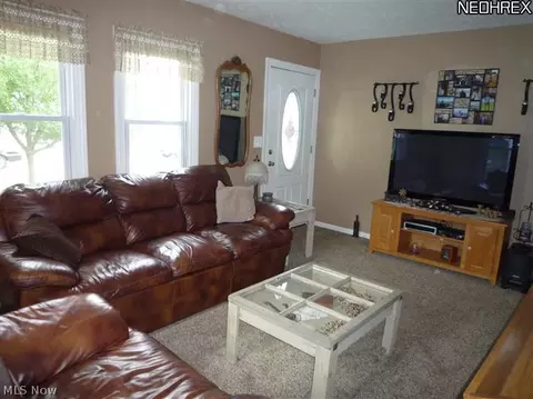 1614 Mapledale Rd, Wickliffe, OH 44092 photo 4