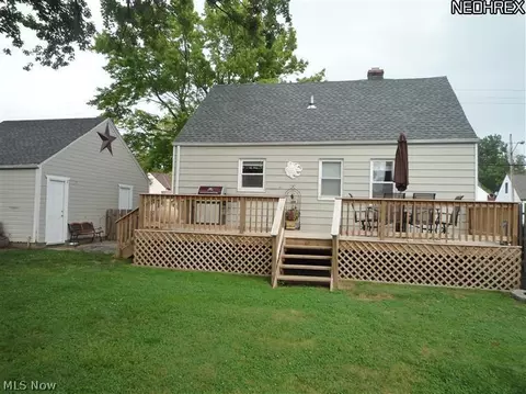 1614 Mapledale Rd, Wickliffe, OH 44092 photo 5
