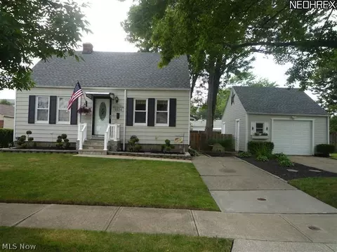 1614 Mapledale Rd, Wickliffe, OH 44092 photo 1