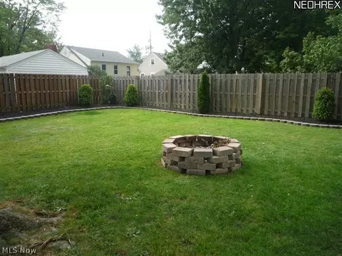 1614 Mapledale Rd, Wickliffe, OH 44092 photo 14