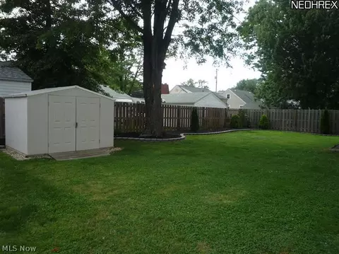 1614 Mapledale Rd, Wickliffe, OH 44092 photo 6
