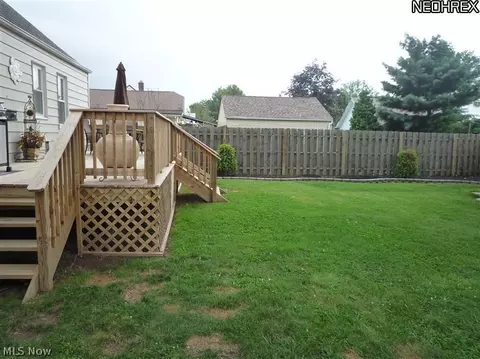 1614 Mapledale Rd, Wickliffe, OH 44092 photo 9