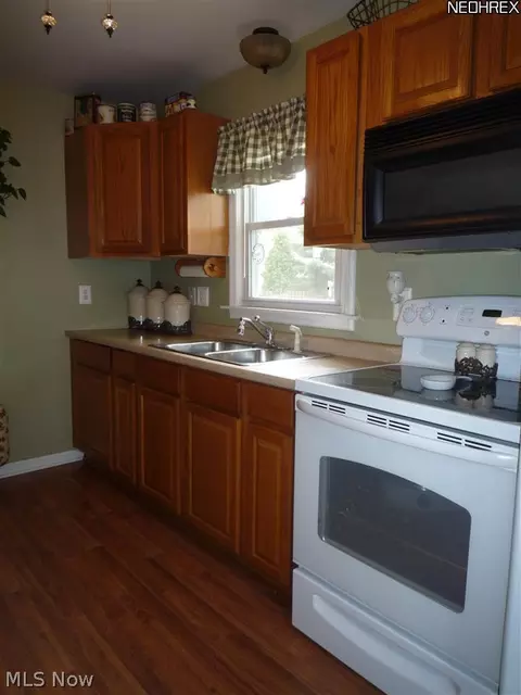 1614 Mapledale Rd, Wickliffe, OH 44092 photo 2