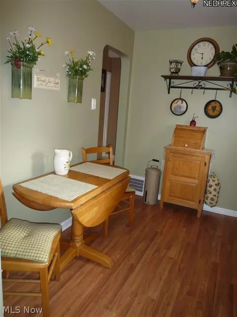 1614 Mapledale Rd, Wickliffe, OH 44092 photo 3