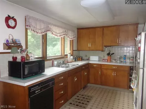 1809 Dover Ave, Dover, OH 44622 photo 3