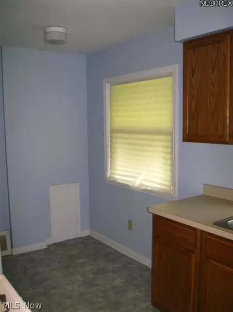 809 Mohawk Ave, Akron, OH 44305 photo 9