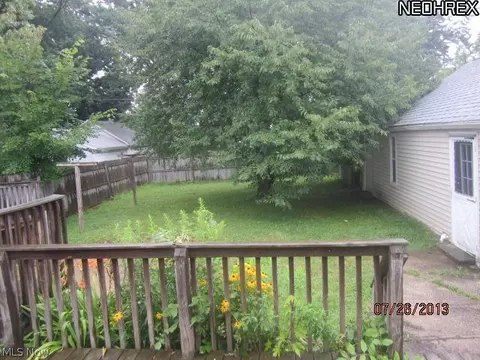 121 Seneca St, Elyria, OH 44035 photo 12
