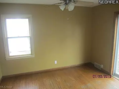121 Seneca St, Elyria, OH 44035 photo 6