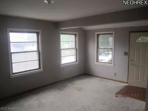 121 Seneca St, Elyria, OH 44035 photo 4
