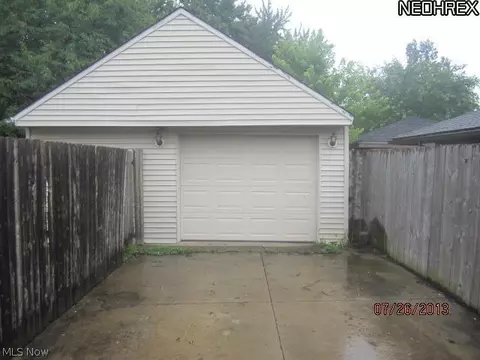 121 Seneca St, Elyria, OH 44035 photo 11