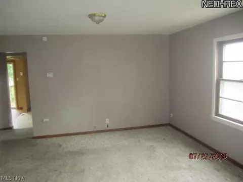 121 Seneca St, Elyria, OH 44035 photo 3