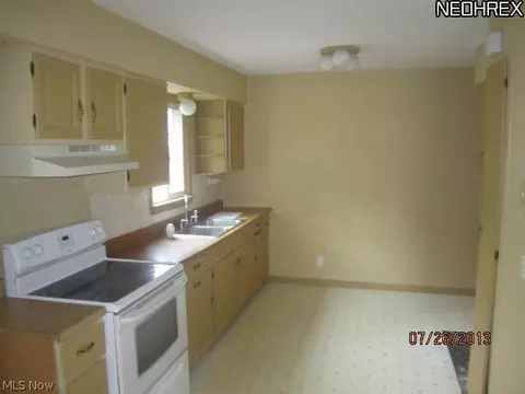 121 Seneca St, Elyria, OH 44035 photo 7