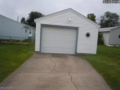 564 Maplewood Ave, Struthers, OH 44471 photo 2