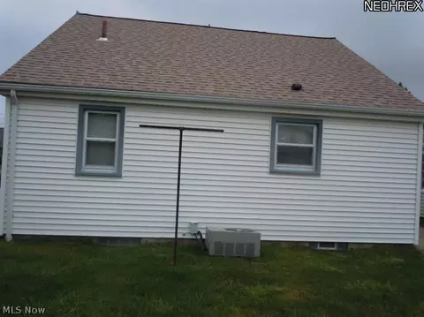 564 Maplewood Ave, Struthers, OH 44471 photo 3