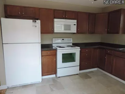 1427 Oak St, Dover, OH 44622 photo 3