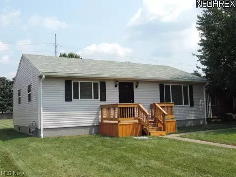 1427 Oak St, Dover, OH 44622 photo 1