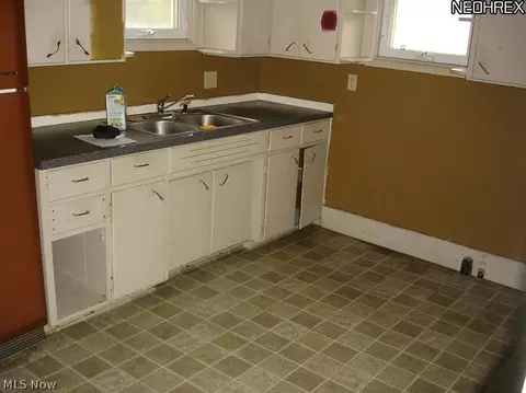 142 E Walnut St, Wadsworth, OH 44281 photo 9