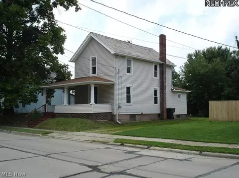 142 E Walnut St, Wadsworth, OH 44281 photo 3