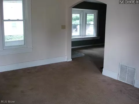 142 E Walnut St, Wadsworth, OH 44281 photo 7
